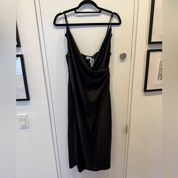 Wilfred Dresses & Skirts - Wilfred Black Scenery Slip Dress
